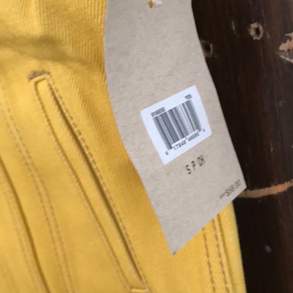 Levi denim vest mustard yellow so versatile 🐡 - Picture 4 of 7